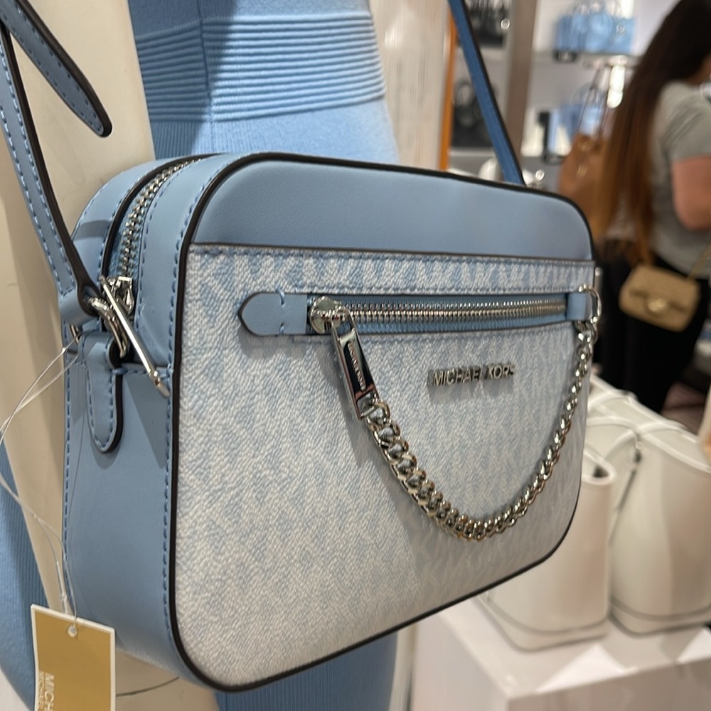MICHAEL KORS Jet Set Large Ombré Signature Logo Crossbody Body
Light Sky… - Picture 16 of 16